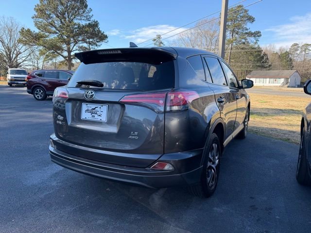 Used 2018 Toyota RAV4 LE image 4
