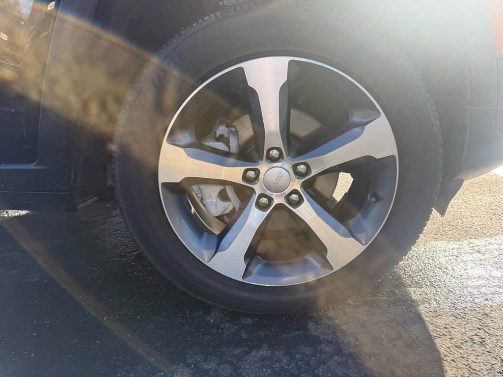 Used 2023 Jeep Grand Cherokee Limited image 17