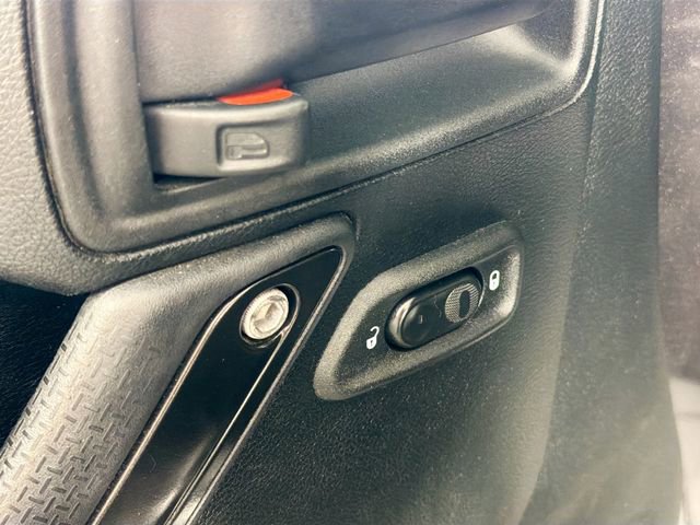 Used 2018 Jeep Wrangler Unlimited Rubicon w/ Connectivity Group AWD/4WD image 17