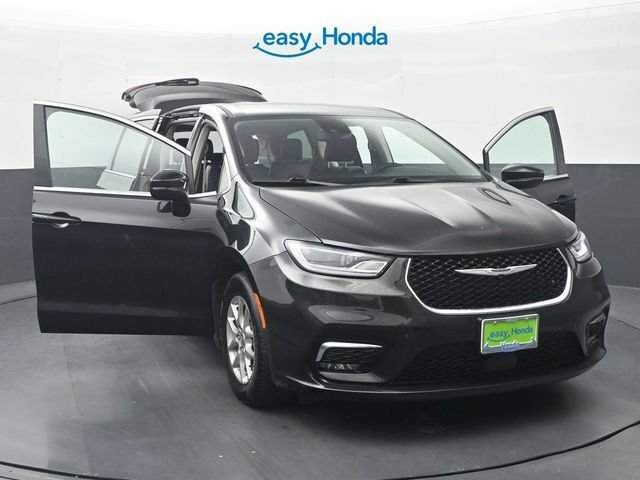 Used 2023 Chrysler Pacifica Touring-L FWD image 36