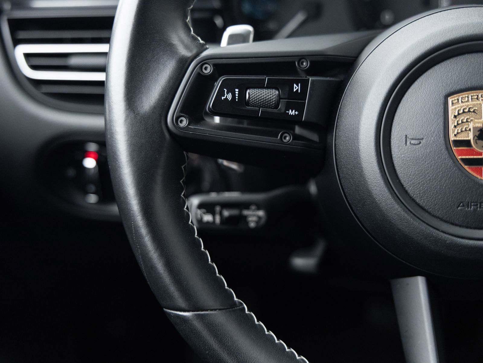 Certified 2023 Porsche Macan Turbo AWD/4WD image 15