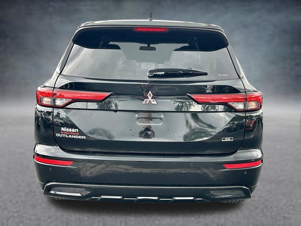 Used 2023 Mitsubishi Outlander SE Black Edition AWD/4WD image 6