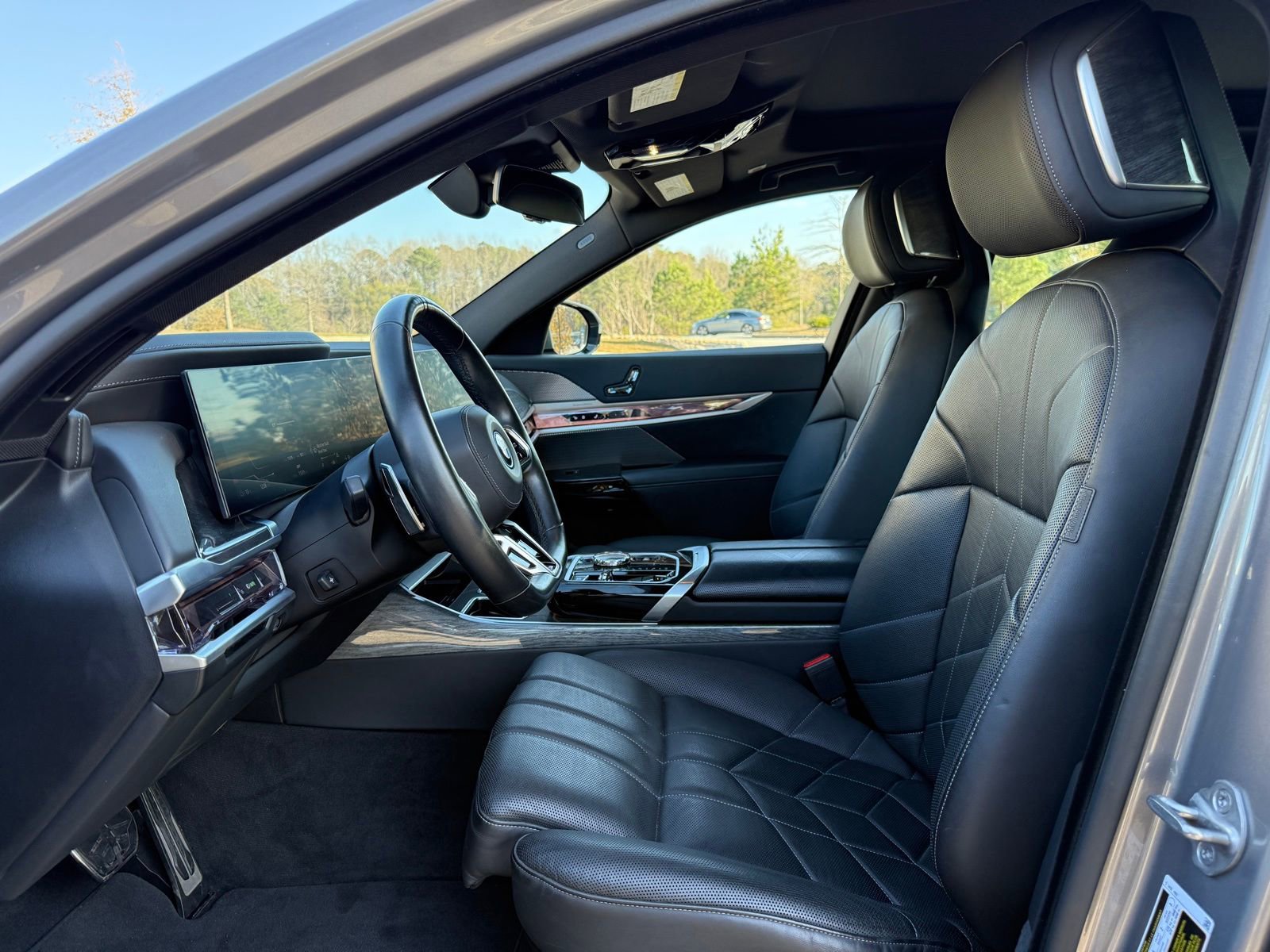 Used 2024 BMW i7 eDrive50 w/ M Sport Package image 35