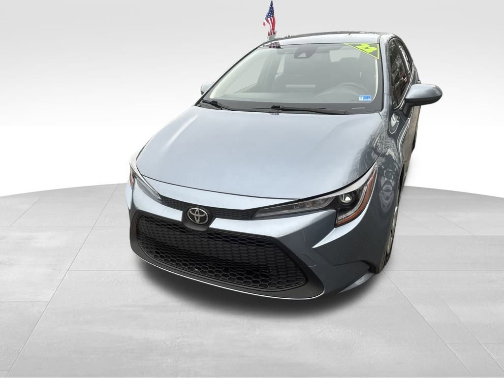 Used 2022 Toyota Corolla LE image 3
