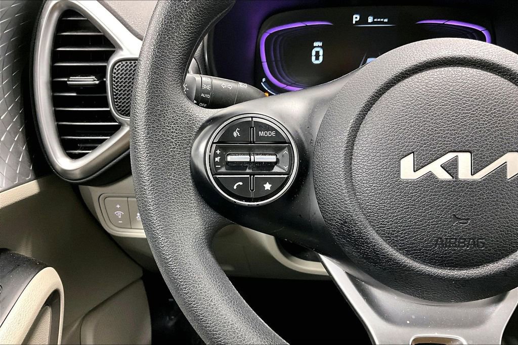 Used 2025 Kia Soul LX image 23