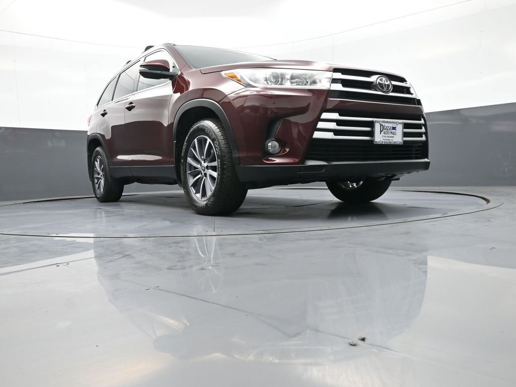 Certified 2019 Toyota Highlander XLE AWD/4WD image 30