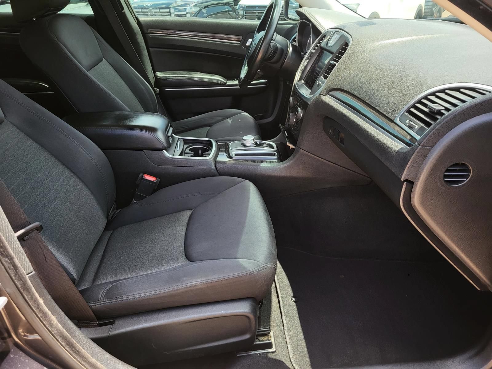 Used 2019 Chrysler 300 Touring w/ Sport Appearance Package RWD image 8