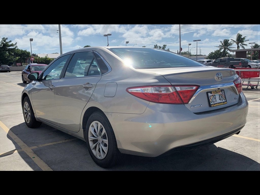 Used 2017 Toyota Camry LE image 7
