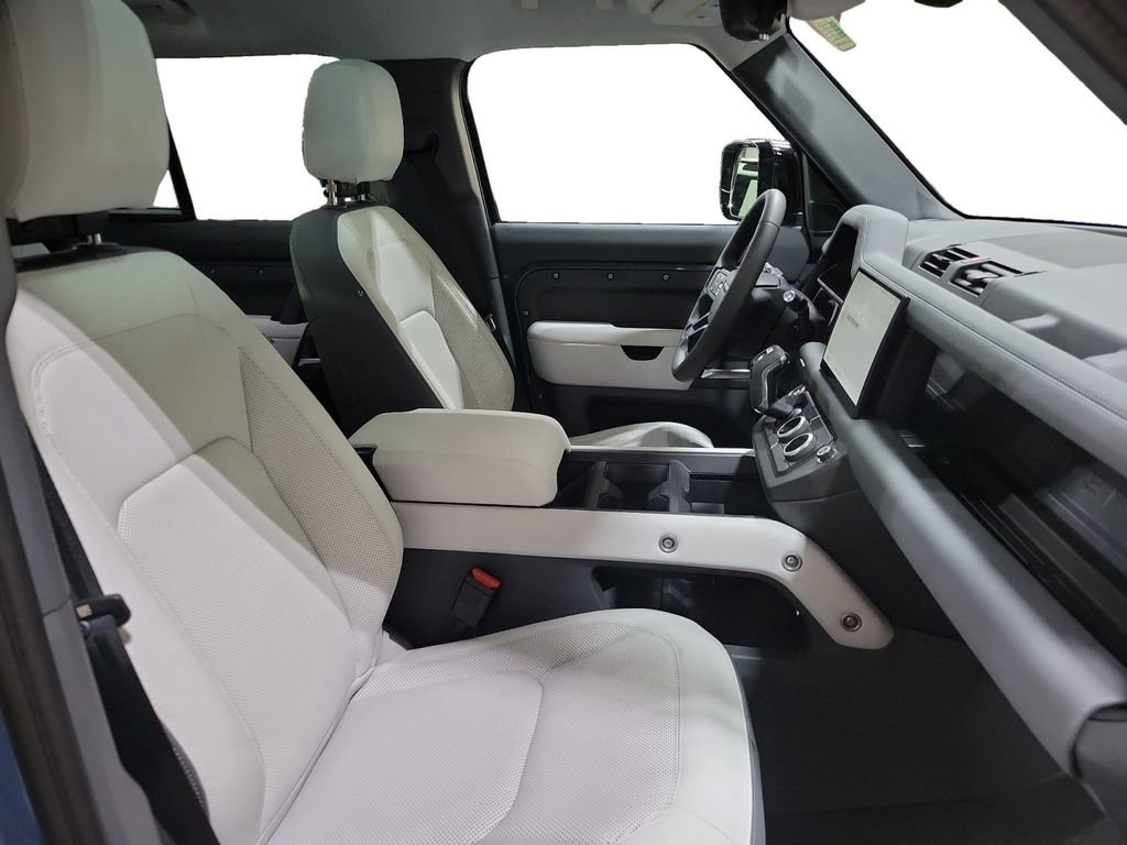 Used 2025 Land Rover Defender 110 S image 28