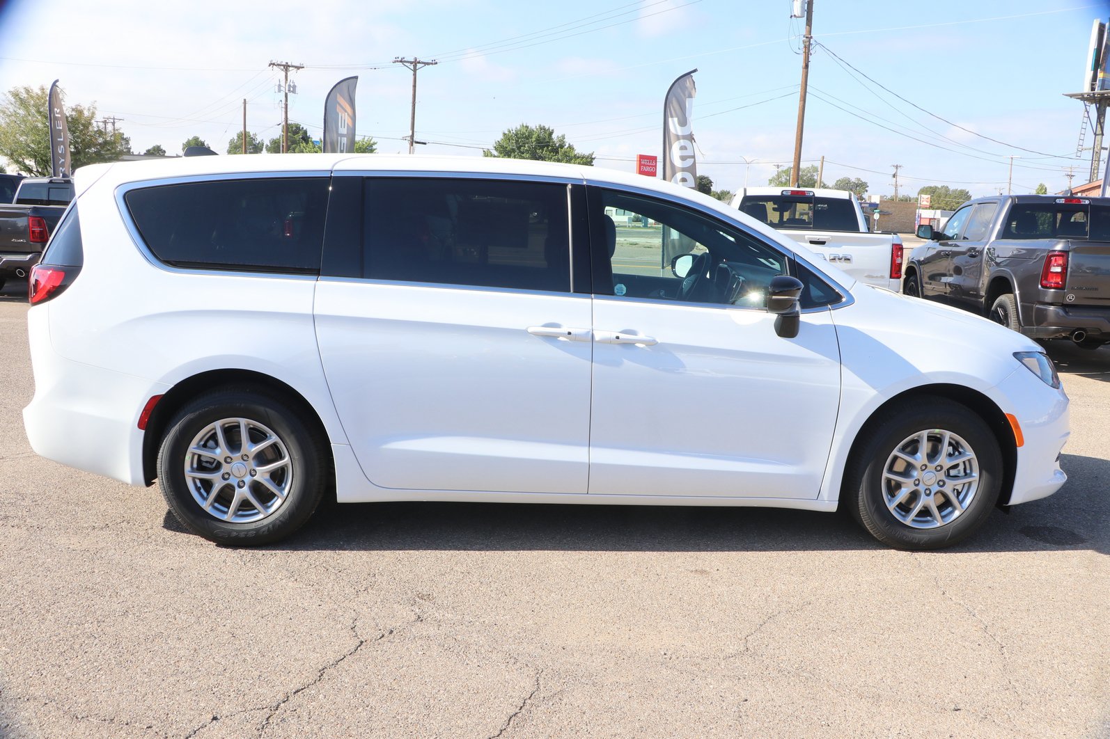 New 2027 Chrysler Pacifica LX FWD image 8