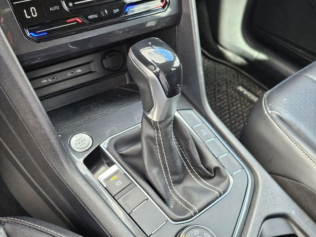 Used 2022 Volkswagen Tiguan SE image 36