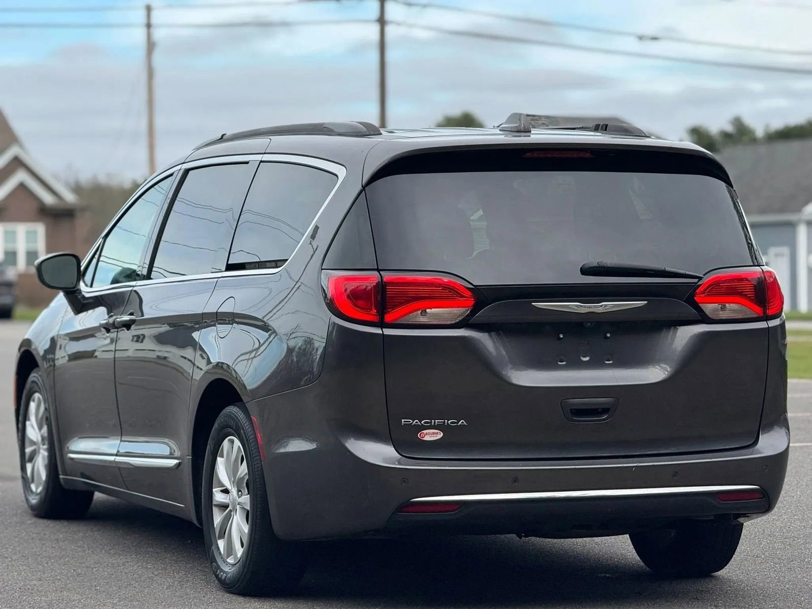 Used 2017 Chrysler Pacifica Touring-L FWD image 8