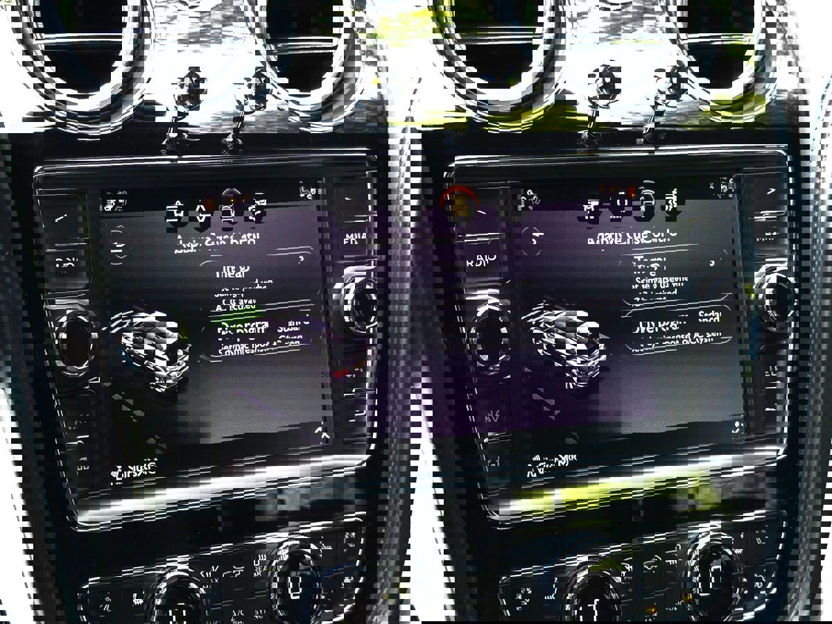 Used 2020 Bentley Bentayga Design Series image 52