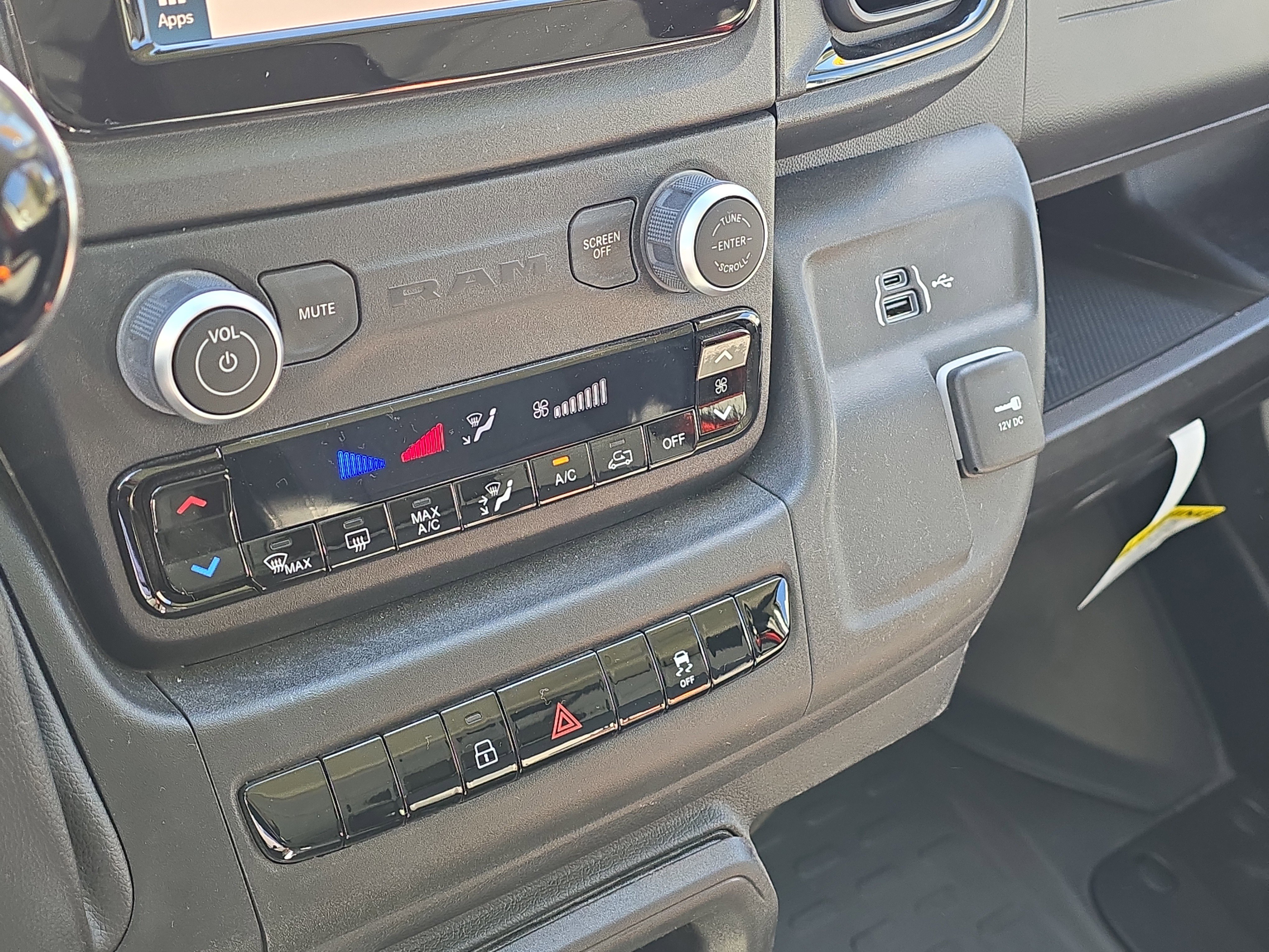 Used 2025 RAM ProMaster 2500 w/ Convenience Group image 21