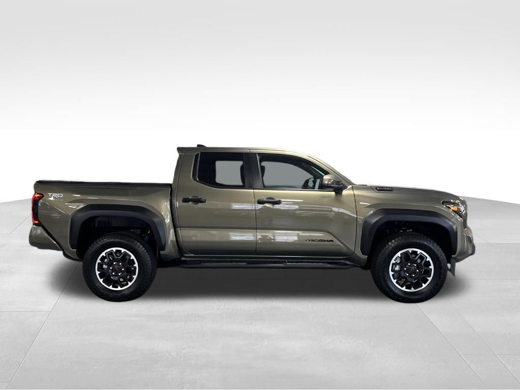 Certified 2025 Toyota Tacoma TRD Off-Road image 6