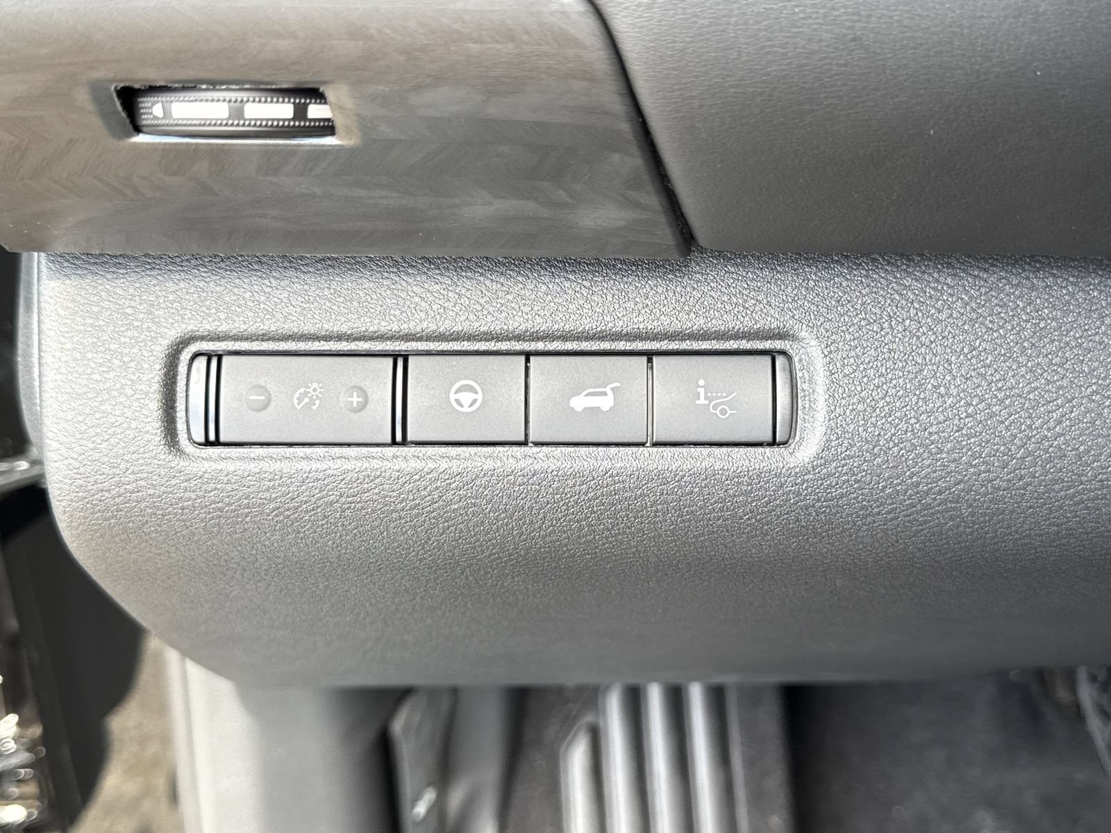New 2026 Nissan Pathfinder Platinum FWD image 14