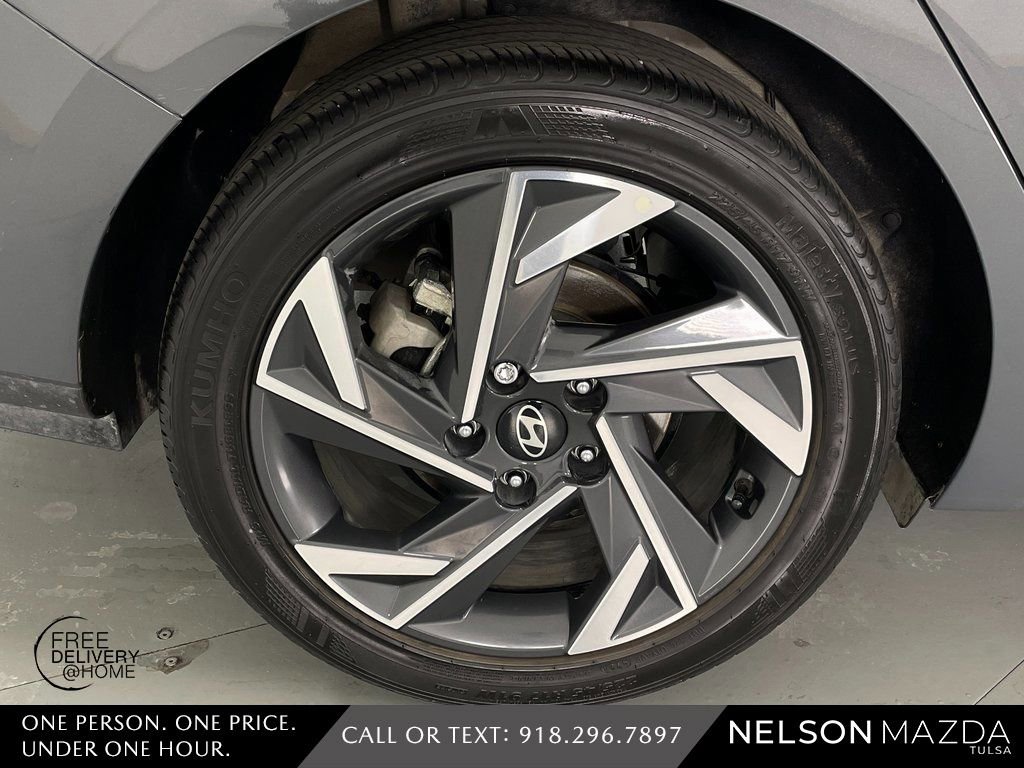 Used 2025 Hyundai Elantra Sport FWD image 13