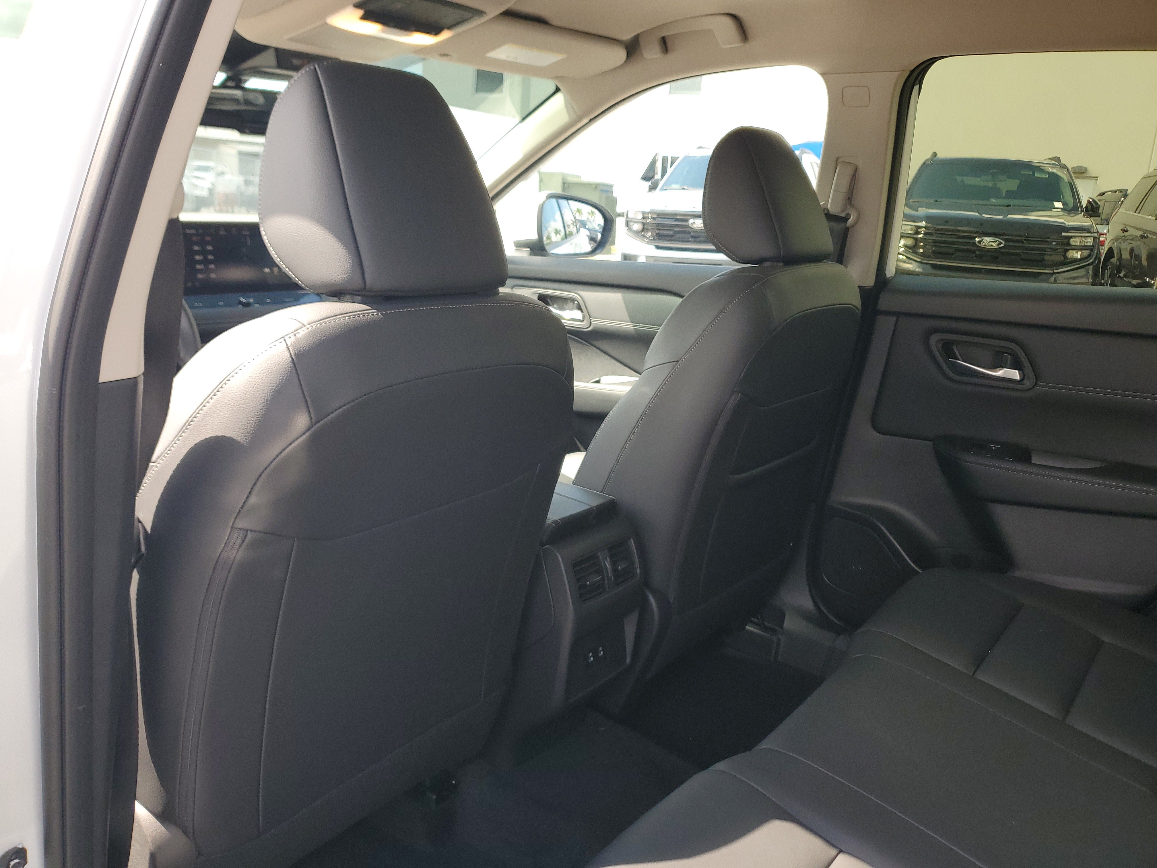 Used 2025 Nissan Rogue SL FWD image 14