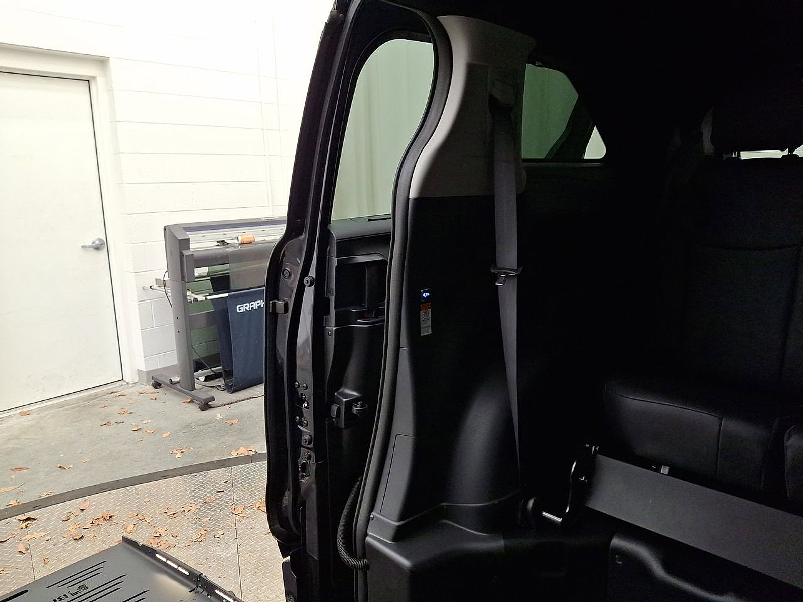 Used 2025 Toyota Sienna XSE image 12