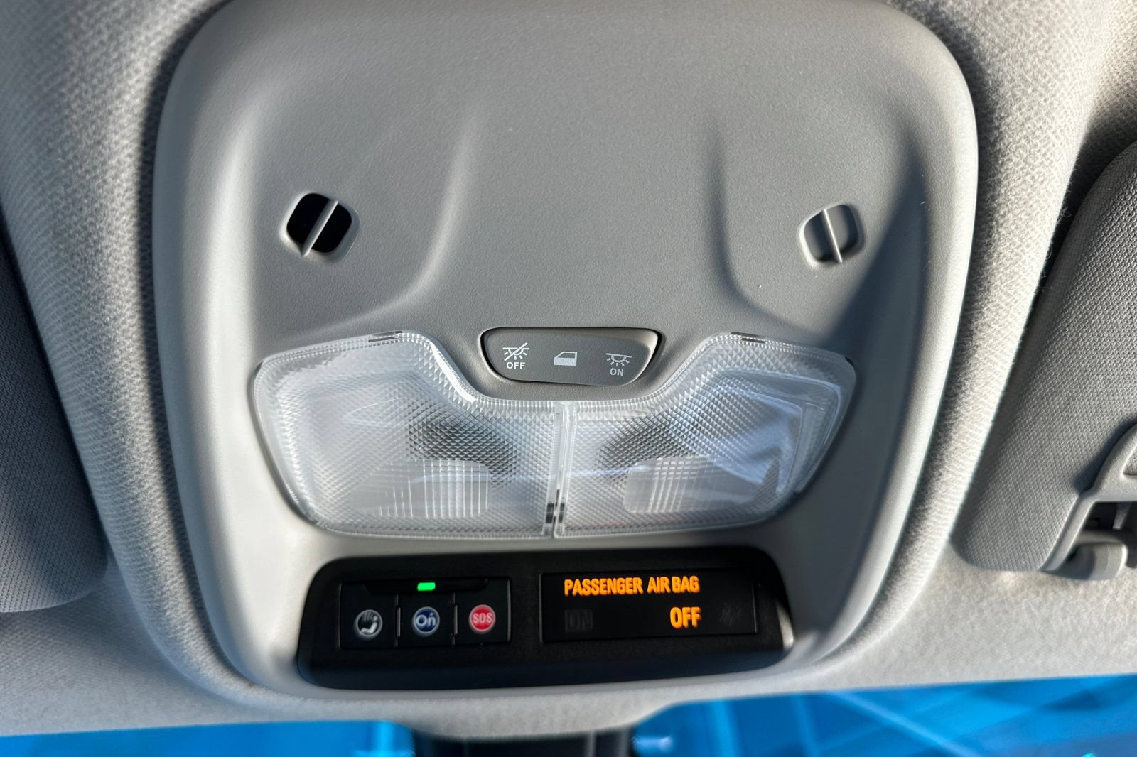 Used 2020 Chevrolet Bolt Premier w/ Infotainment Package FWD image 23
