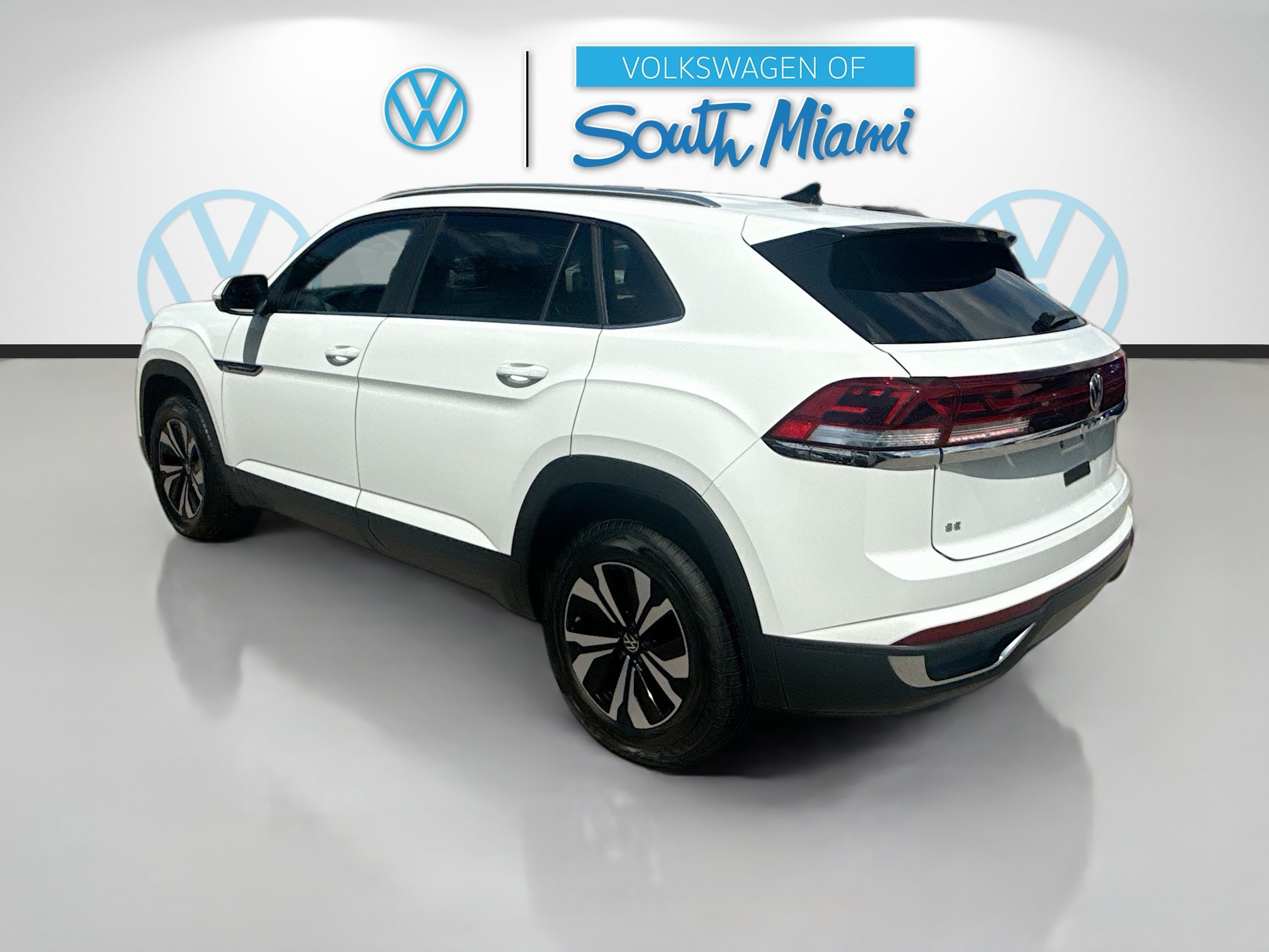 Certified 2024 Volkswagen Atlas Cross Sport SE FWD image 5