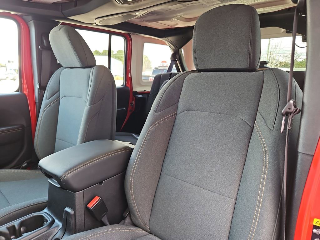 Used 2025 Jeep Wrangler Unlimited Sahara image 24