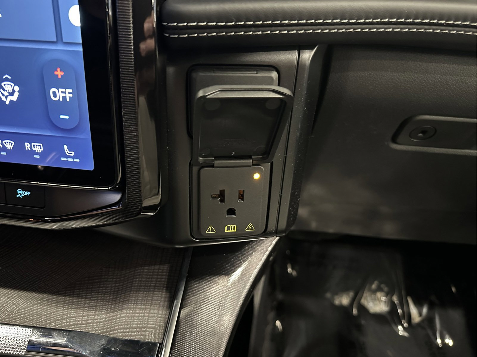 New 2023 Ford F150 Lightning Platinum AWD/4WD image 44