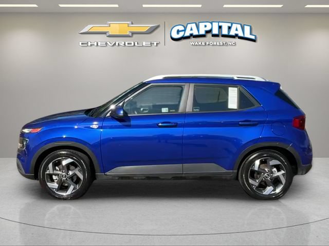 Used 2025 Hyundai Venue SEL FWD image 2
