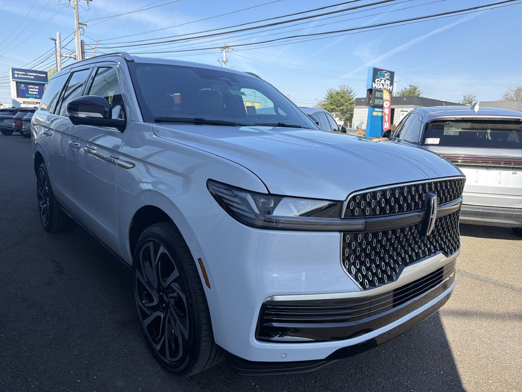New 2026 Lincoln Navigator Reserve AWD/4WD image 4