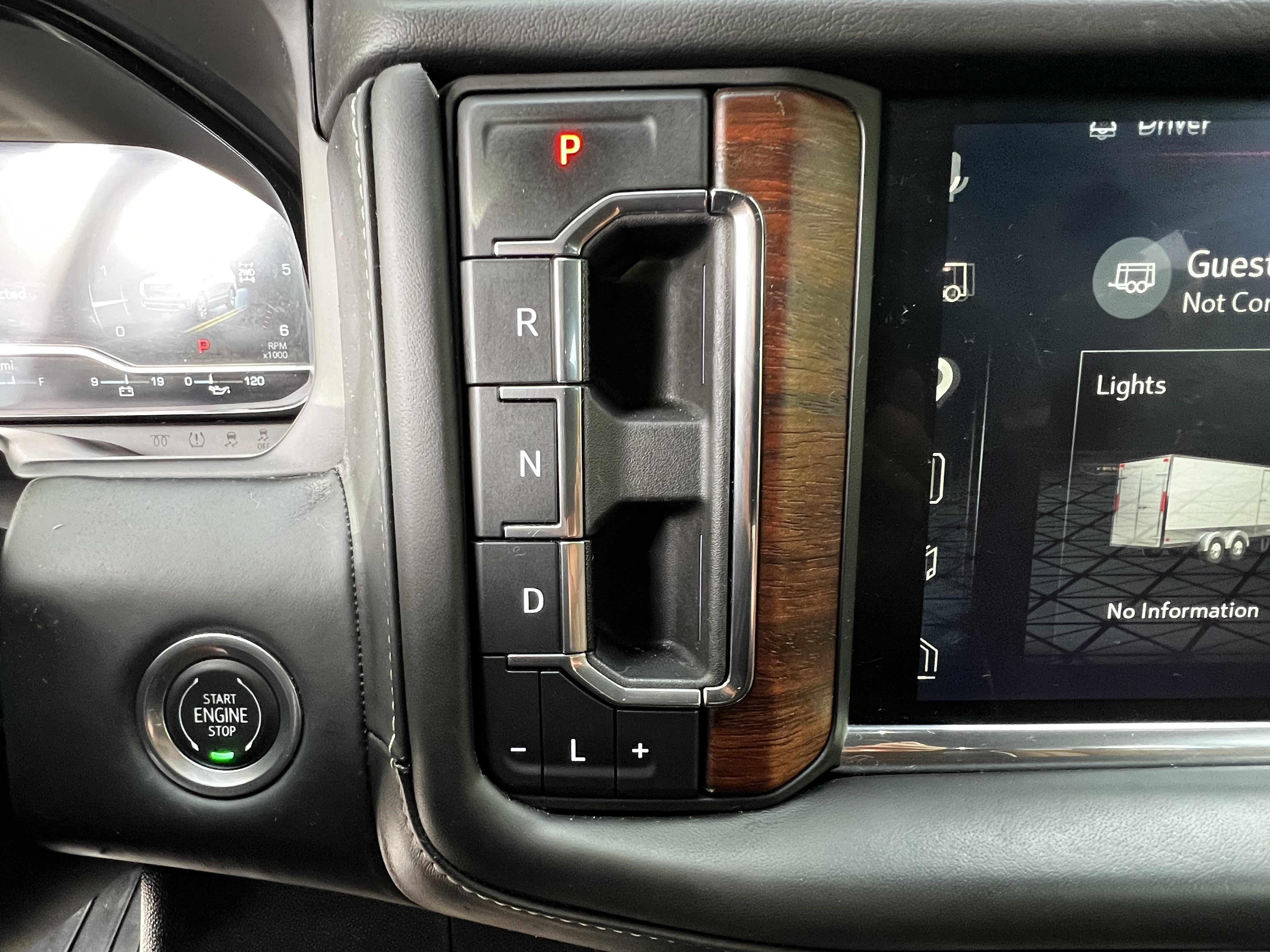 Used 2023 GMC Yukon Denali Ultimate AWD/4WD image 29