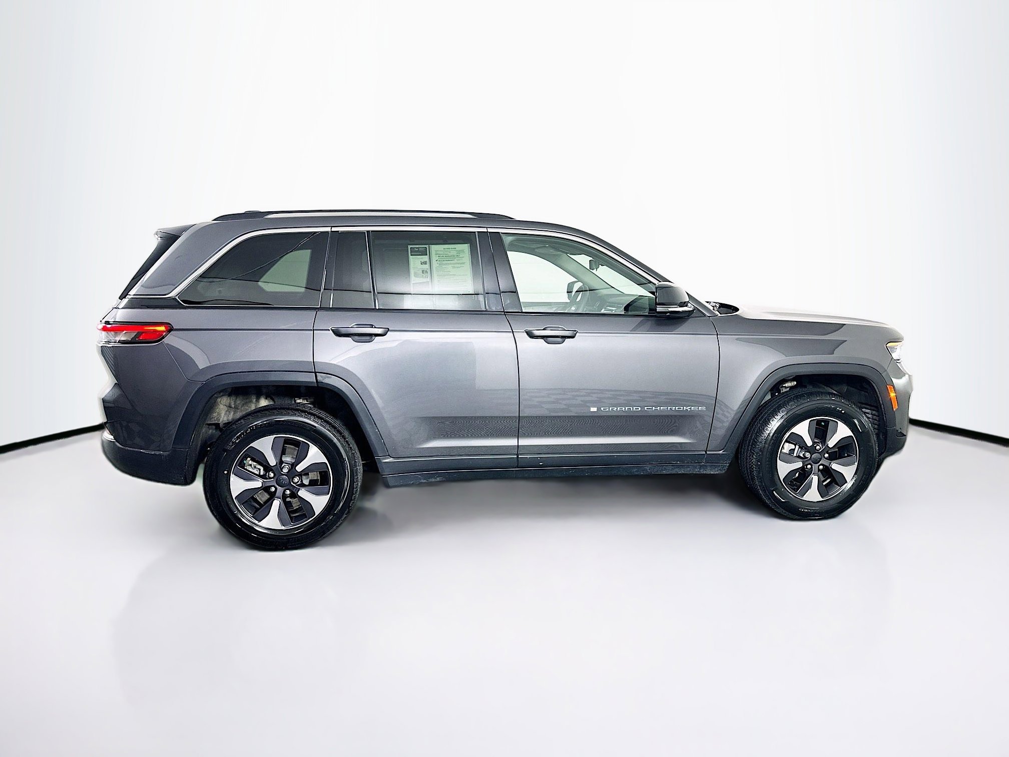 Used 2022 Jeep Grand Cherokee Limited 4xe w/ Luxury Tech Group II image 10