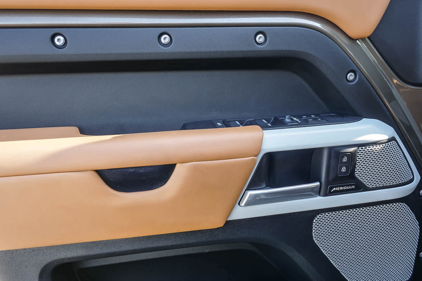 Used 2024 Land Rover Defender 130 S image 23