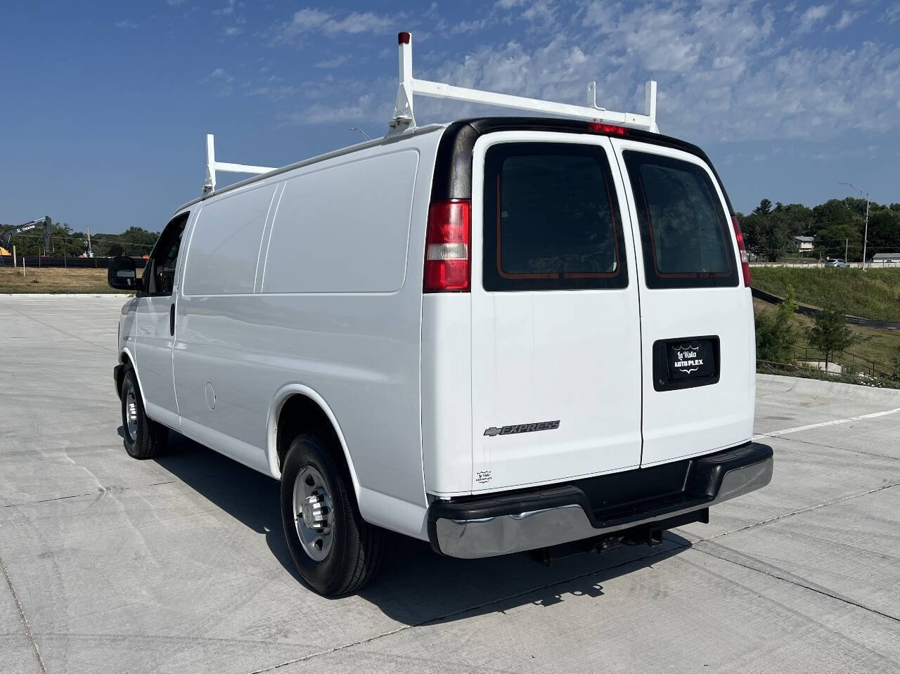 Used 2015 Chevrolet Express 2500 RWD image 7