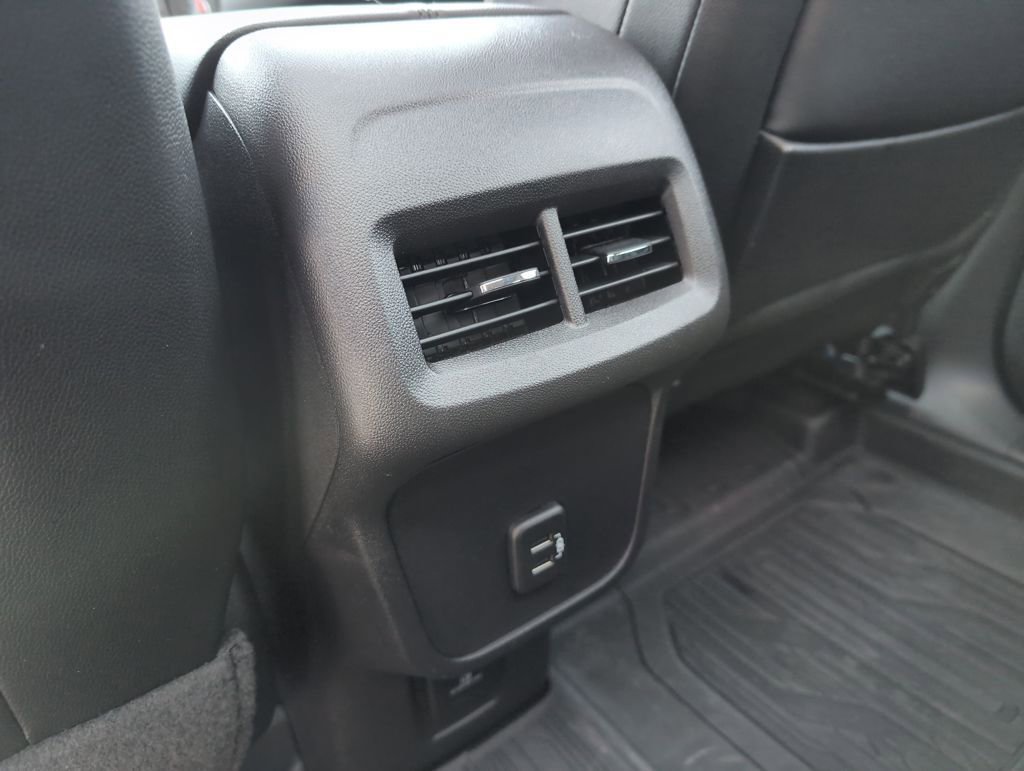 Used 2024 GMC Terrain SLT w/ Infotainment Package II image 15