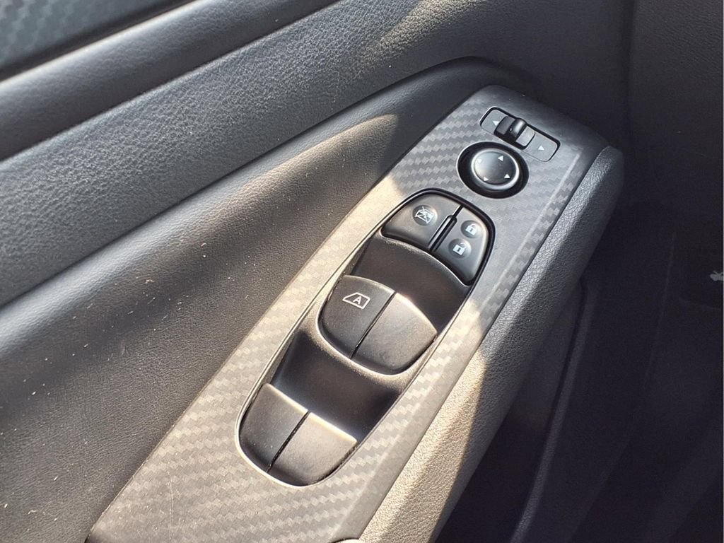 Used 2025 Nissan Altima 2.5 SV FWD image 20
