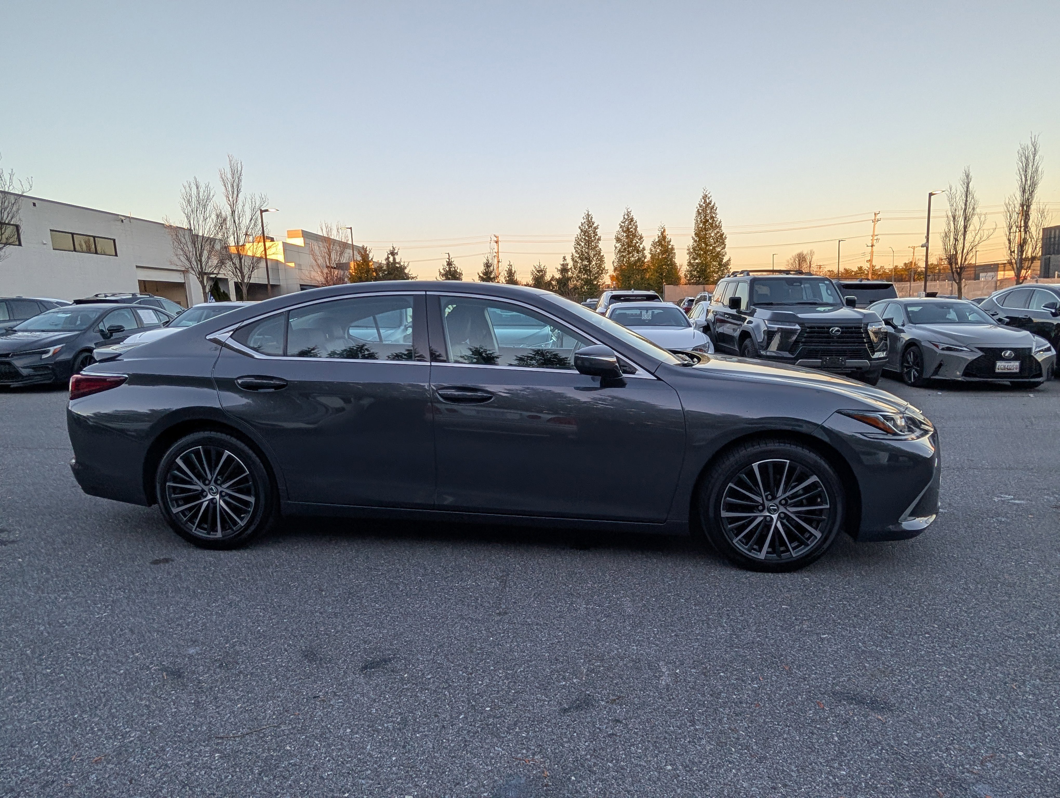 Certified 2025 Lexus ES 350 w/ Premium Package image 2