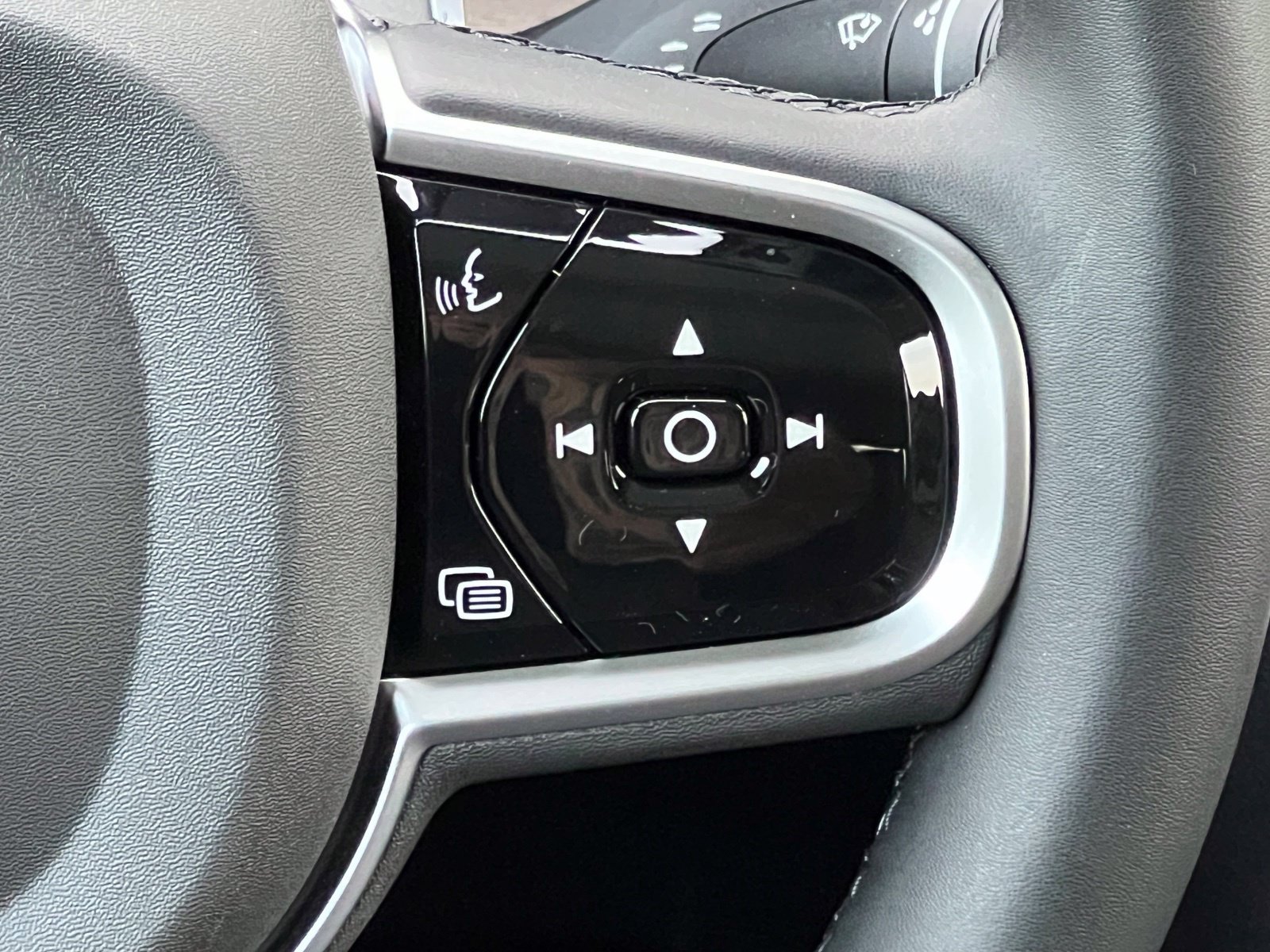 New 2027 Volvo XC90 B6 Plus AWD/4WD image 33