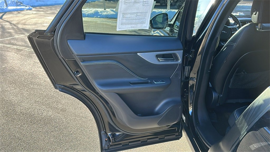 Used 2018 Jaguar F-PACE S image 19