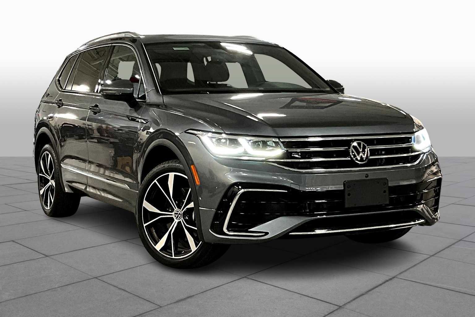 Used 2022 Volkswagen Tiguan SEL R-Line image 2
