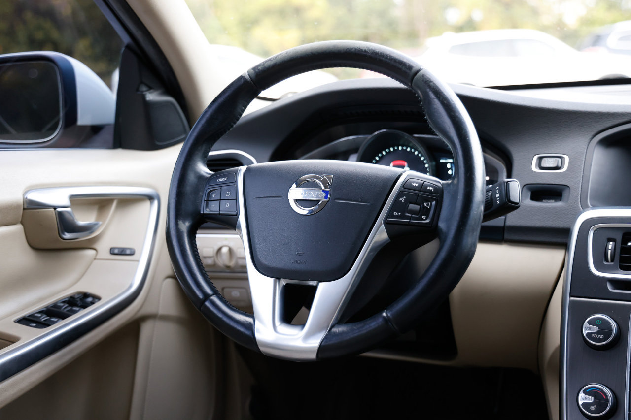 Used 2015 Volvo S60 T5 Platinum image 28