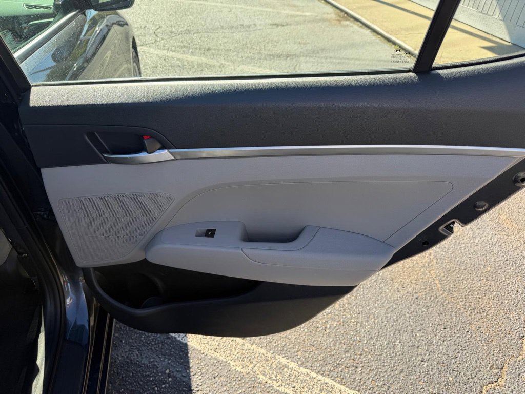 Used 2020 Hyundai Elantra SE FWD image 29