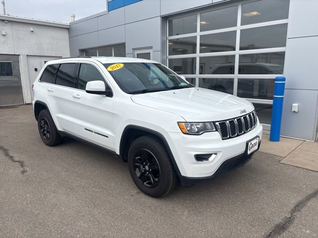 Used 2017 Jeep Grand Cherokee Laredo AWD/4WD image 2