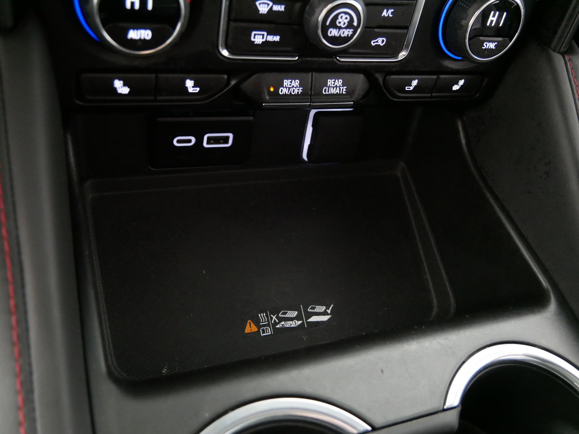 Used 2024 Chevrolet Suburban RST image 30