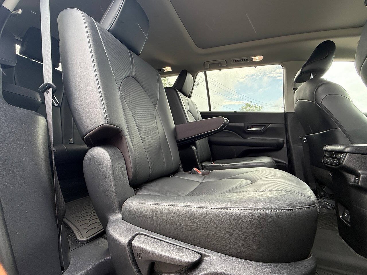 Used 2025 Toyota Grand Highlander AWD Hybrid image 18