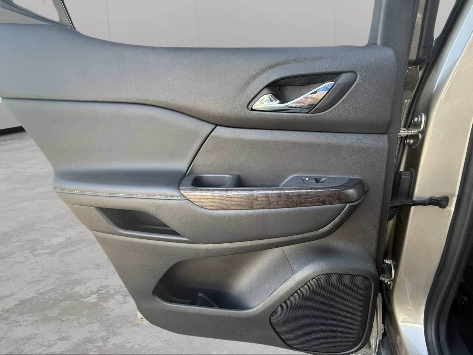 Used 2022 GMC Acadia Denali image 28