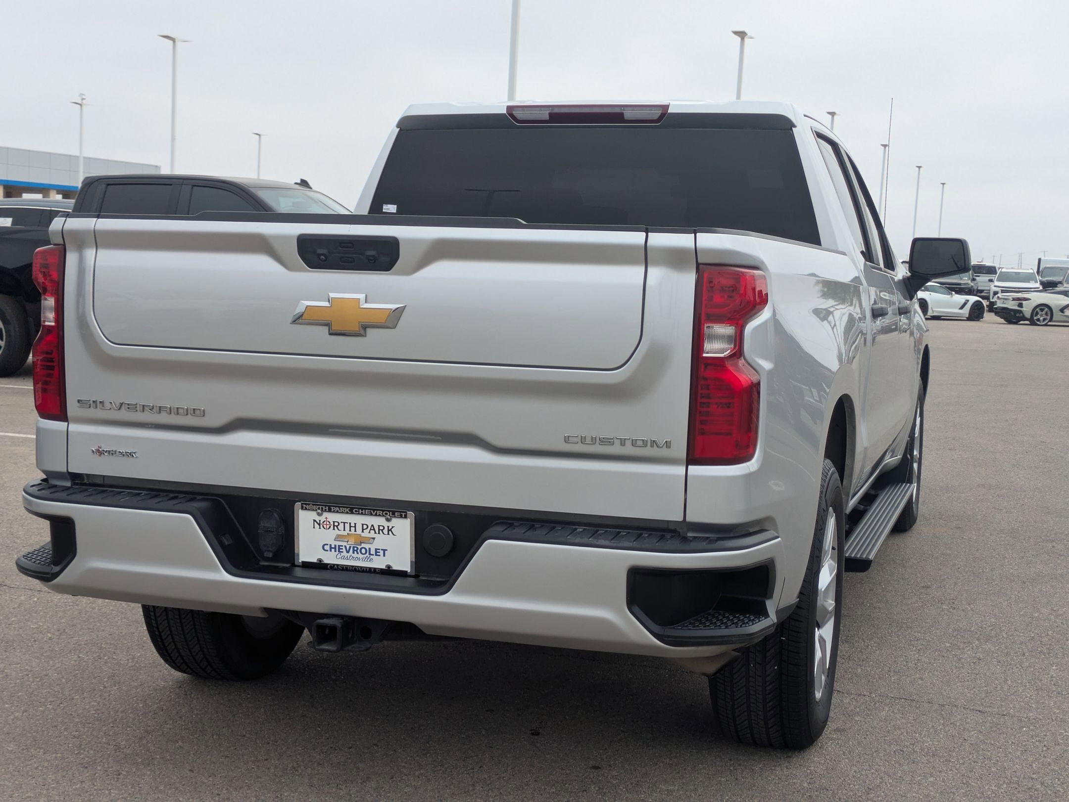 Used 2022 Chevrolet Silverado 1500 Custom image 3