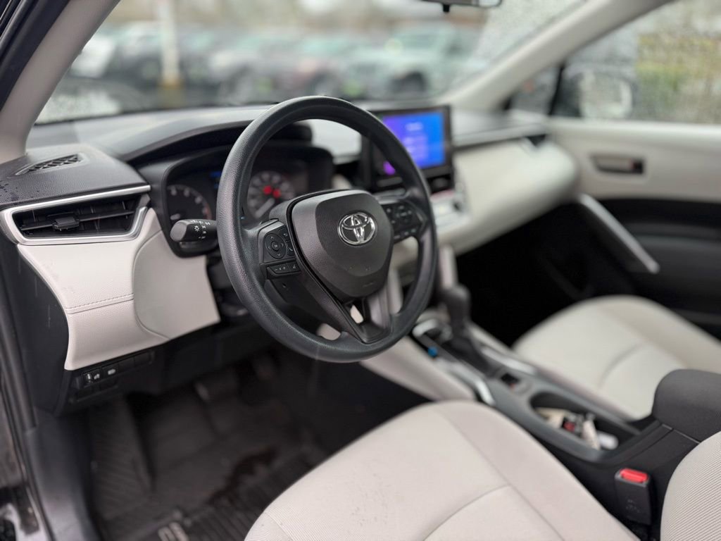 Used 2023 Toyota Corolla Cross L image 12
