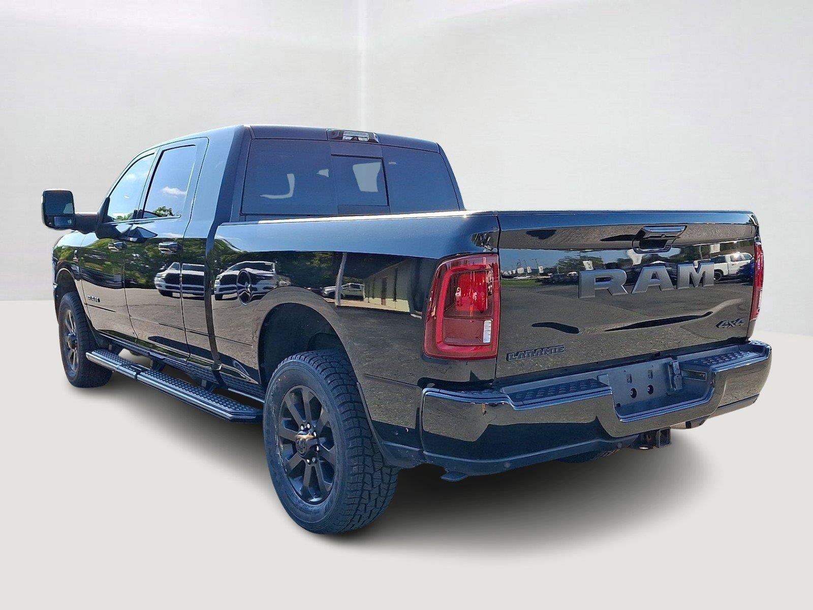 Used 2025 RAM 2500 Laramie AWD/4WD image 4