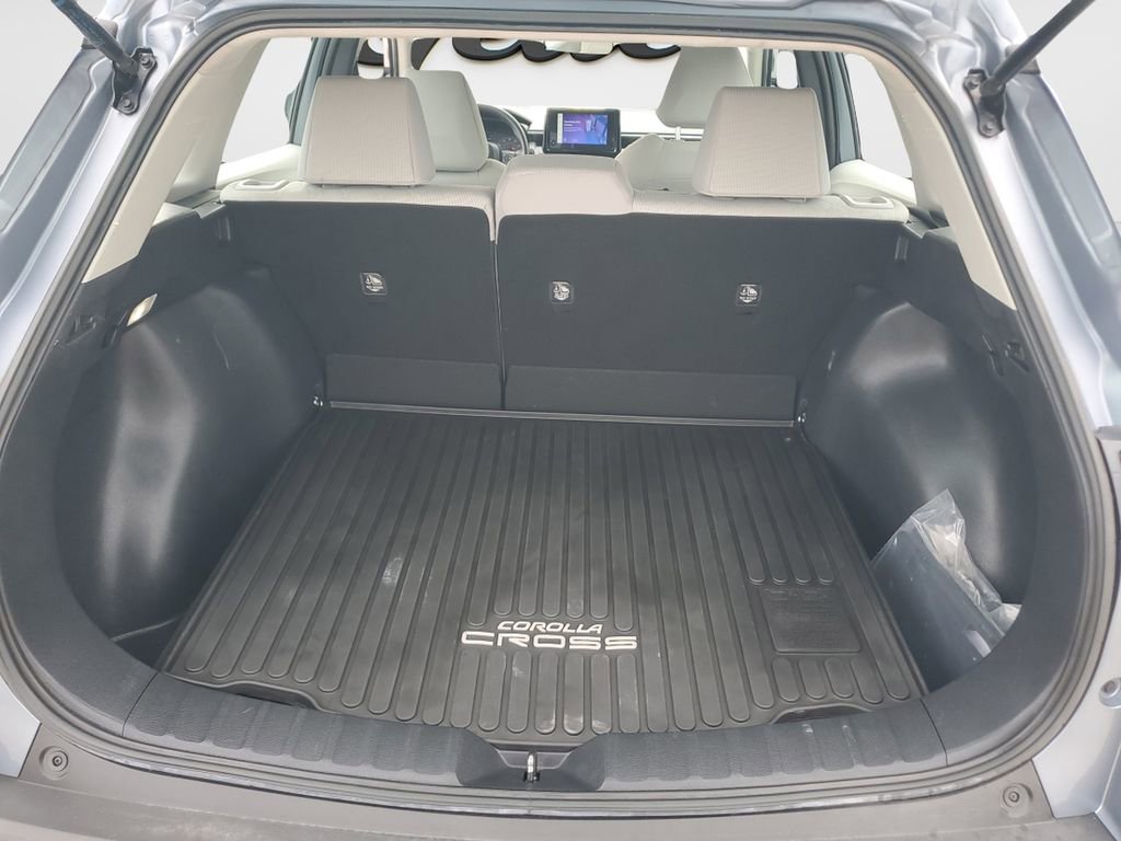 Used 2023 Toyota Corolla Cross L AWD/4WD image 9