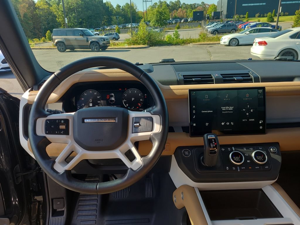 Used 2025 Land Rover Defender 110 X-Dynamic SE AWD/4WD image 4